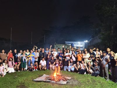 Jemaat GAB CWCC berkumpul bersama dalam ibadah syukur retreat perayaan HUT ke-6 di kawasan Puncak Bogor