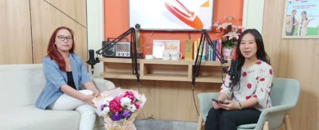 Vanessa Christine Siregar membagikan kesaksian inspiratif menghadapi ujian hidup dalam program Bangkit dari Keterpurukan di Radio Heartline FM