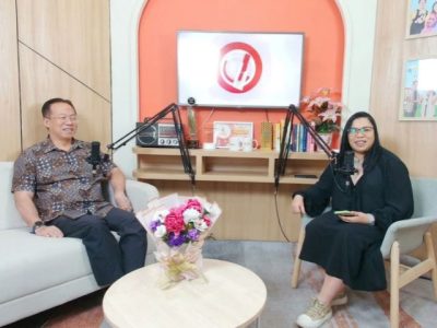 Konselor Timothy Ivan membahas dampak partner phubbing dalam program Sketsa Keluarga Indonesia Radio Tangerang Heartline FM