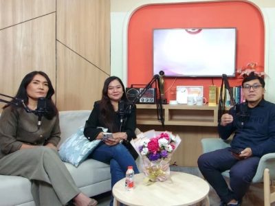 Masrinda Ambarita membahas pentingnya mengajarkan anak berani berkata tidak dalam program Sketsa Keluarga Indonesia Radio Tangerang Heartline FM