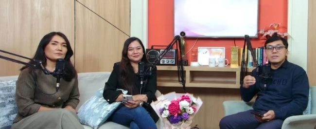 Masrinda Ambarita membahas pentingnya mengajarkan anak berani berkata tidak dalam program Sketsa Keluarga Indonesia Radio Tangerang Heartline FM