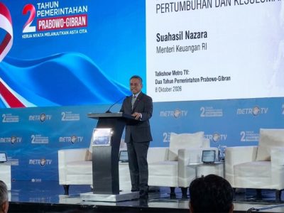 Menteri Keuangan Suahasil Nazara memaparkan proyeksi pertumbuhan ekonomi Indonesia dalam acara 2 Tahun Pemerintahan Prabowo-Gibran