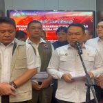 Menko Polkam Dudung Abdurachman memberikan keterangan terkait rapat penanganan karhutla bersama Presiden Prabowo di Istana Kepresidenan