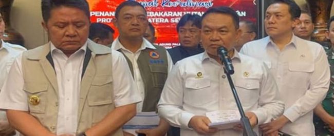 Menko Polkam Dudung Abdurachman memberikan keterangan terkait rapat penanganan karhutla bersama Presiden Prabowo di Istana Kepresidenan