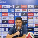 Pelatih Persita Tangerang Carlos Pena memberikan keterangan terkait persiapan League Cup 2026/2027 liputan Radio Tangerang Heartline FM