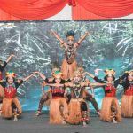 Suasana peringatan 1 tahun Sekolah Rakyat di GOR Sudiang Makassar liputan Radio Tangerang Heartline FM