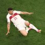 Aksi duel perebutan bola antara pemain timnas Turki dan timnas Amerika Serikat dalam laga pamungkas Grup D Piala Dunia 2026