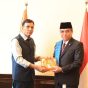 Menteri Ketenagakerjaan RI Yassierli saat bersalaman dengan Menaker India Mansukh Mandaviya di sela-sela forum BRICS LEMM