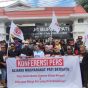 Ilustrasi ruang digital media sosial dan gawai terkait penyebaran manipulasi informasi serta perang kognitif di tengah aksi demonstrasi