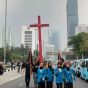 Massa PP PMKRI membawa simbol salib merah saat aksi Hari Sumpah Pemuda di kawasan Bundaran HI Jakarta Pusat liputan Radio Tangerang Heartline FM